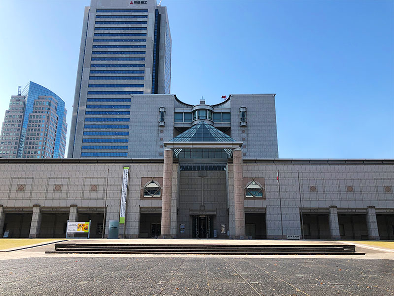 横浜美術館の外観写真