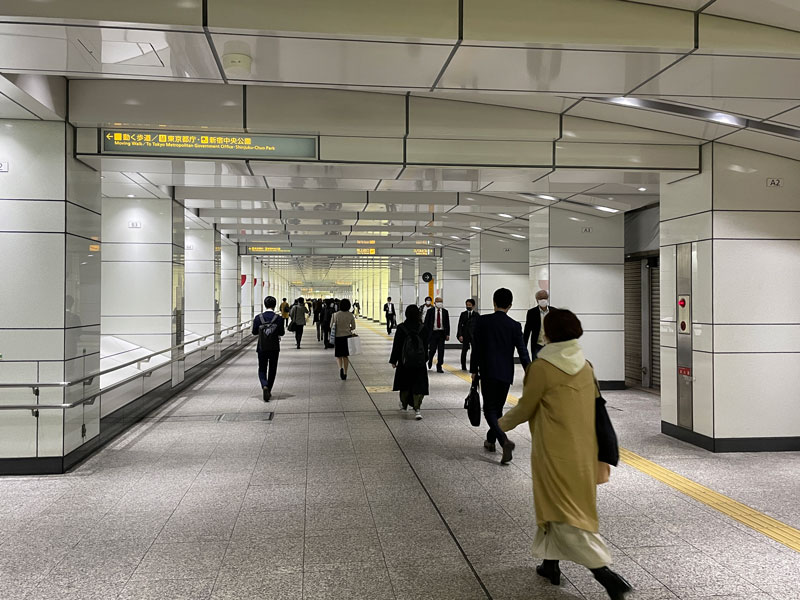 新宿駅西口からSOMPO美術館へのルート写真