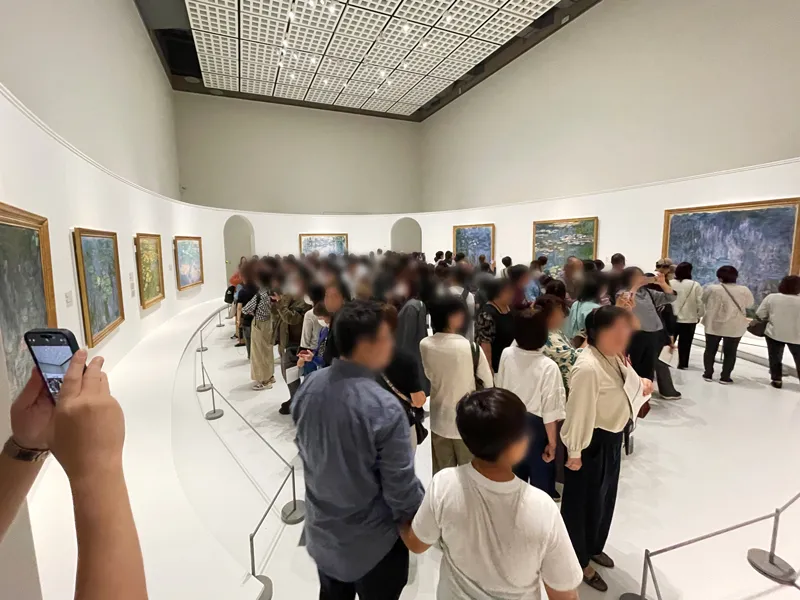 国立西洋美術館で開催の「モネ 睡蓮のとき」の館内写真